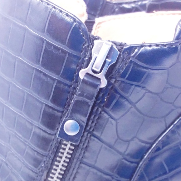 Naturalizer Women's Haley Black Croco Ankle Boot 10 - Picture 6 of 15